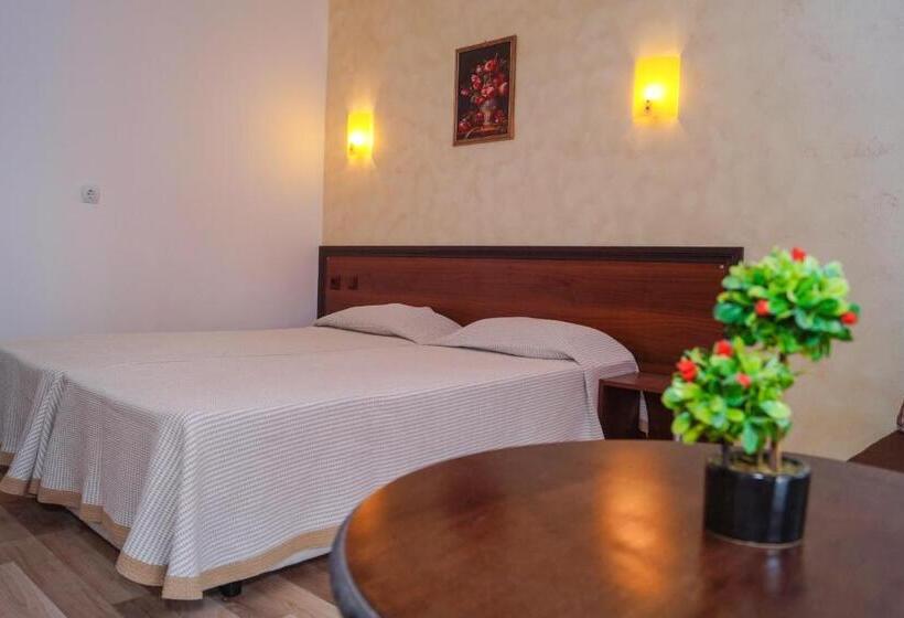 اتاق سوپریور, Chrystal Guest House