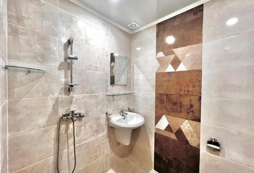 اتاق استاندارد سه نفره, Chrystal Guest House