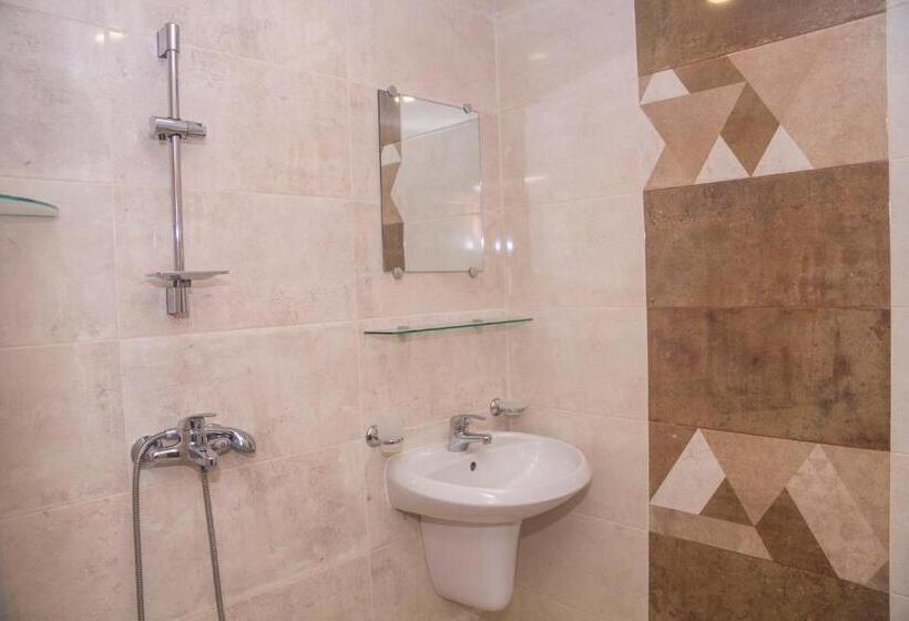 اتاق استاندارد سه نفره, Chrystal Guest House