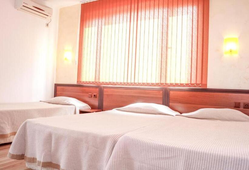 اتاق استاندارد سه نفره, Chrystal Guest House