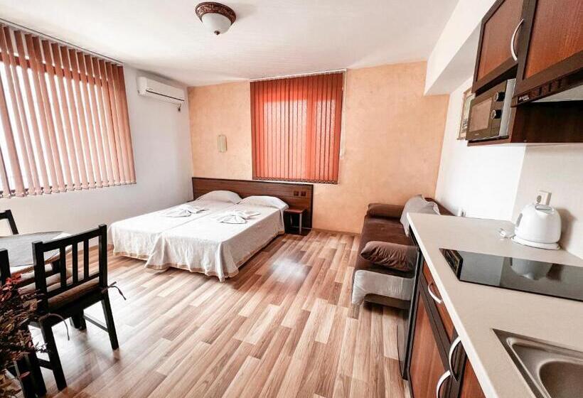 استودیوی استاندارد, Chrystal Guest House