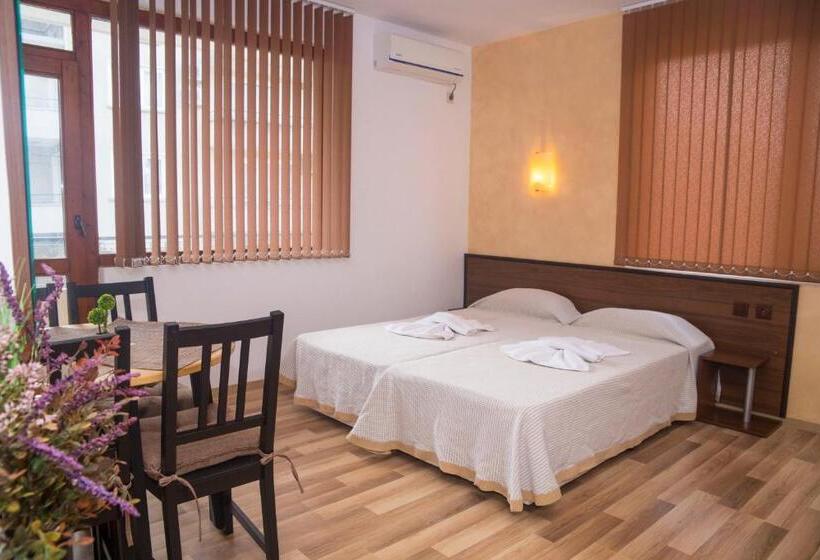 استودیوی استاندارد, Chrystal Guest House