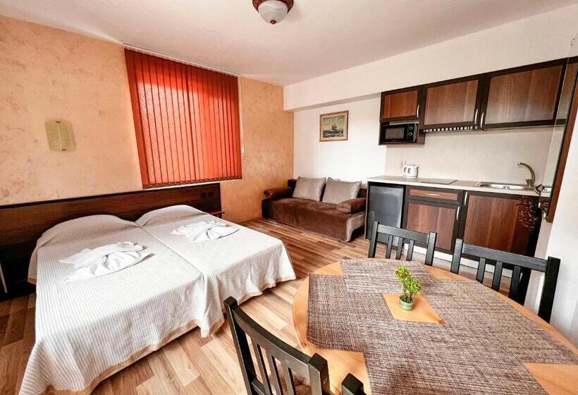 استودیوی استاندارد, Chrystal Guest House
