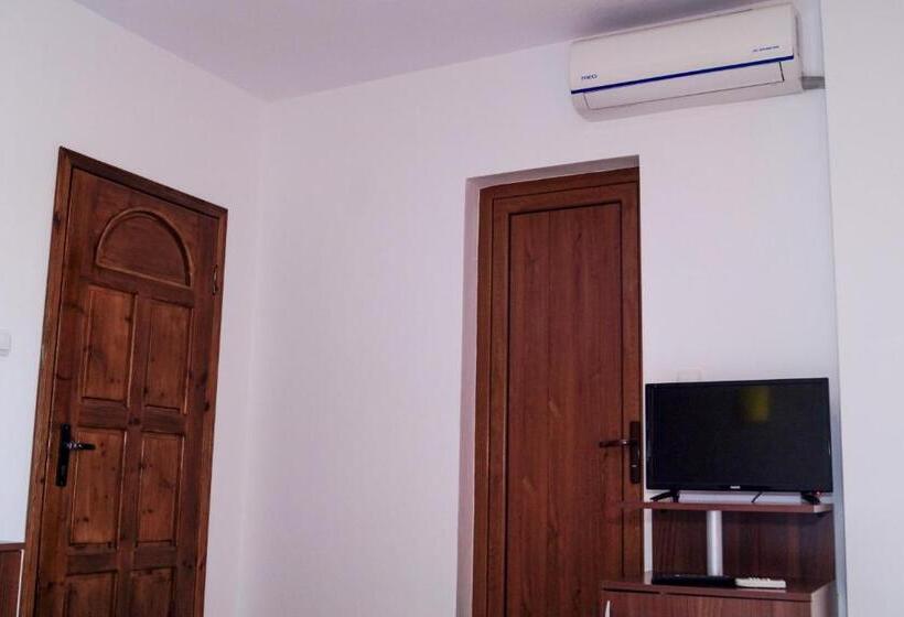 اتاق استاندارد, Chrystal Guest House