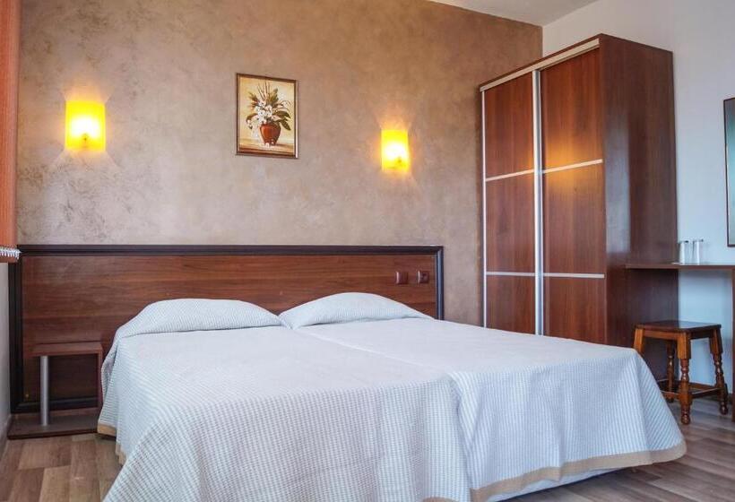 اتاق استاندارد, Chrystal Guest House