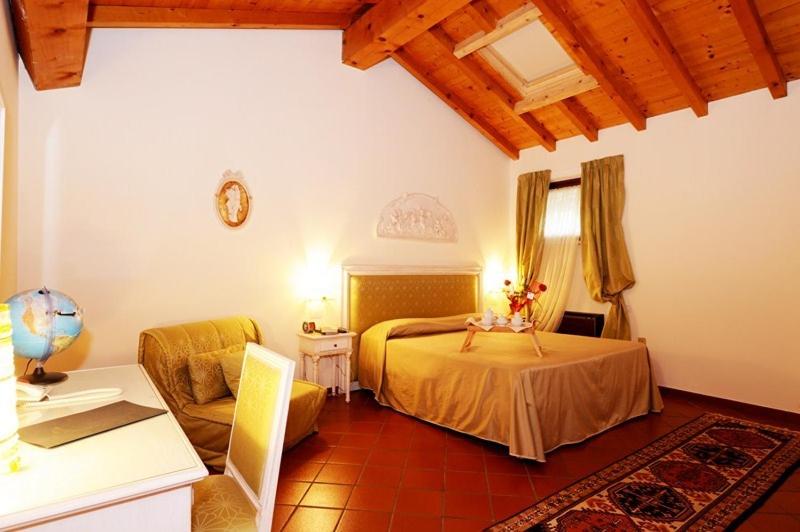 اتاق استاندارد یک نفره, Resort La Mola