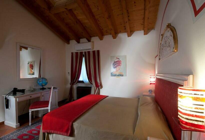 اتاق استاندارد یک نفره, Resort La Mola