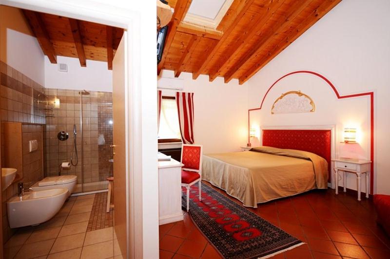 اتاق استاندارد سه نفره, Resort La Mola