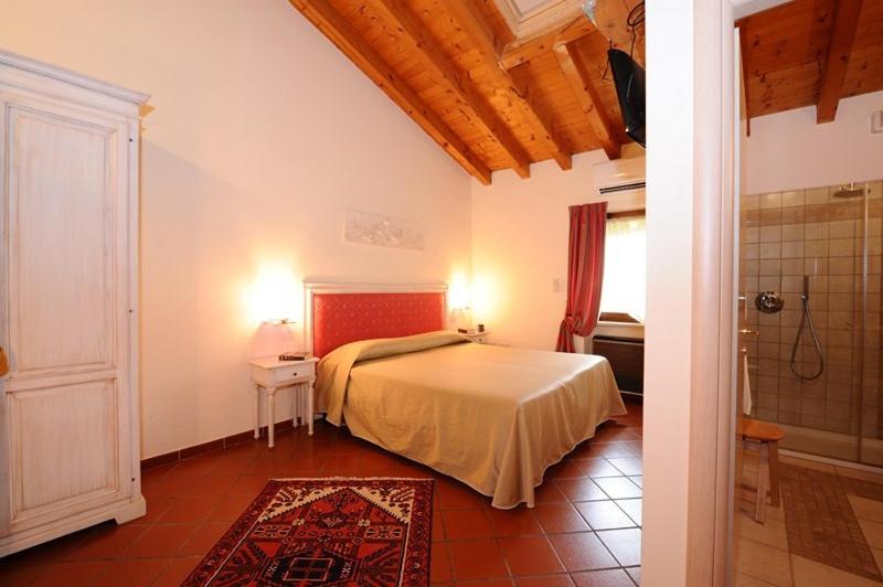اتاق استاندارد سه نفره, Resort La Mola