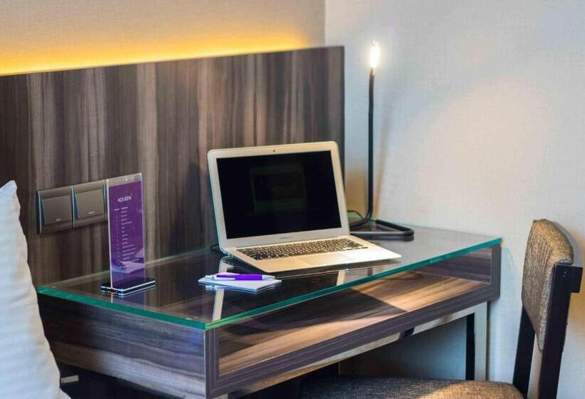 اتاق لوکس, Aqueen Hotel Paya Lebar