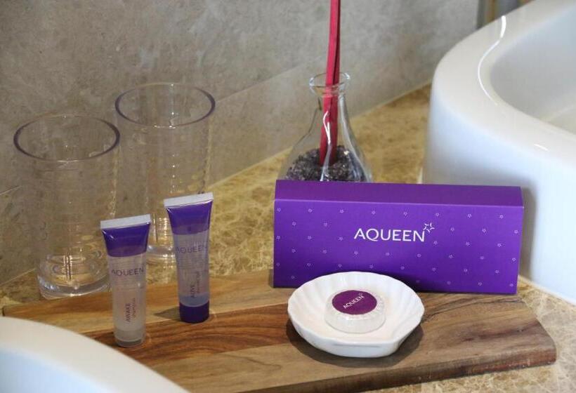 اتاق پرمیوم, Aqueen Hotel Paya Lebar