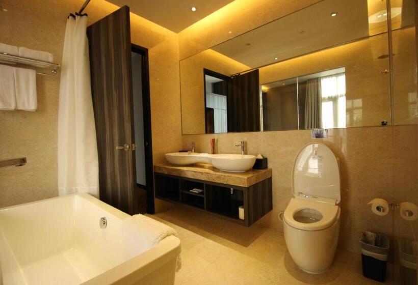سوییت, Aqueen Hotel Paya Lebar