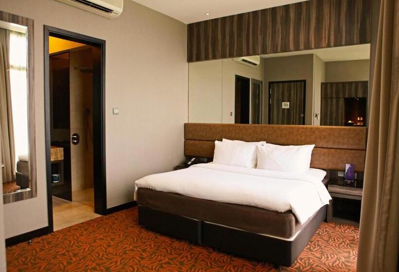 سوییت, Aqueen Hotel Paya Lebar