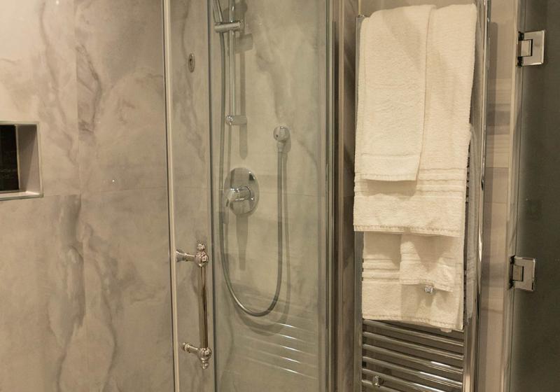 اتاق استاندارد سه نفره, Alia Residence