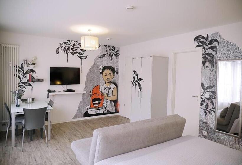 استودیوی سوپریور, Apartments Rosenthal Residence