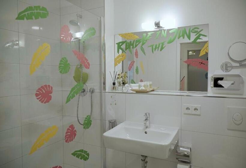 استودیوی سوپریور, Apartments Rosenthal Residence
