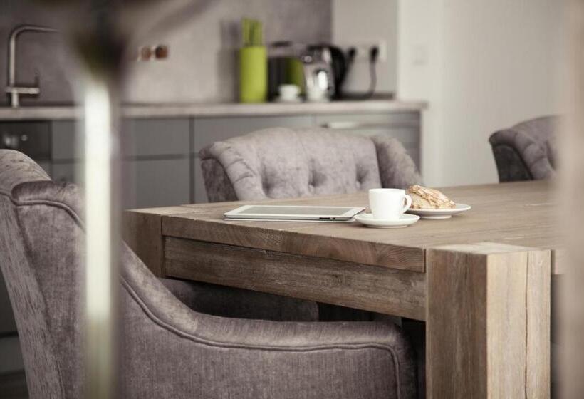 سوئیت پنت هاوس, Apartments Rosenthal Residence