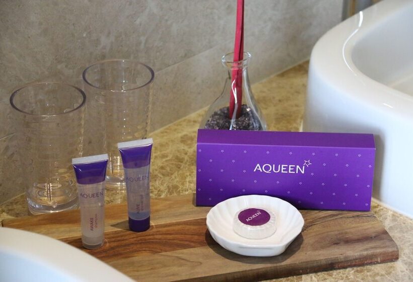 اتاق لوکس, Aqueen Hotel Paya Lebar