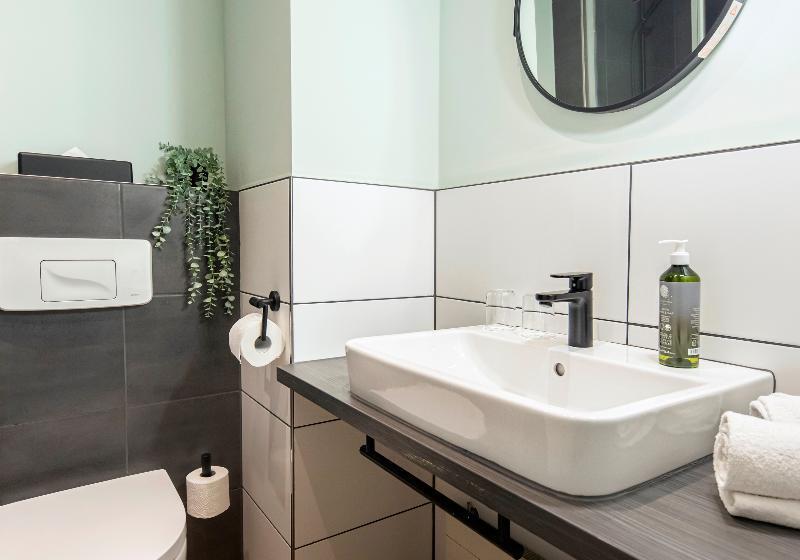 اتاق لوکس, Aqueen Hotel Paya Lebar