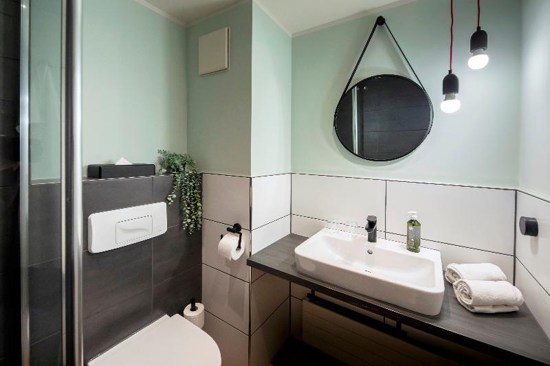 اتاق لوکس, Aqueen Hotel Paya Lebar