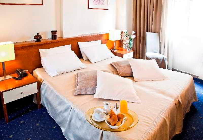 سوییت, Aqueen Hotel Paya Lebar