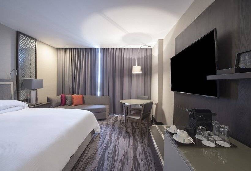 Club Room King Bed, Grand Fiesta Americana Puebla Angelópolis