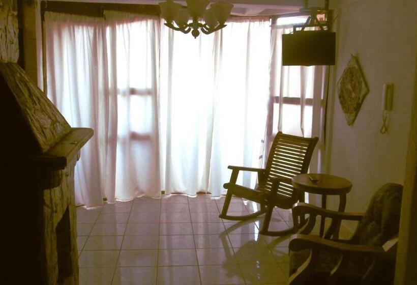 اتاق لوکس با چشم‌انداز دریاچه, Nuestro Sueño