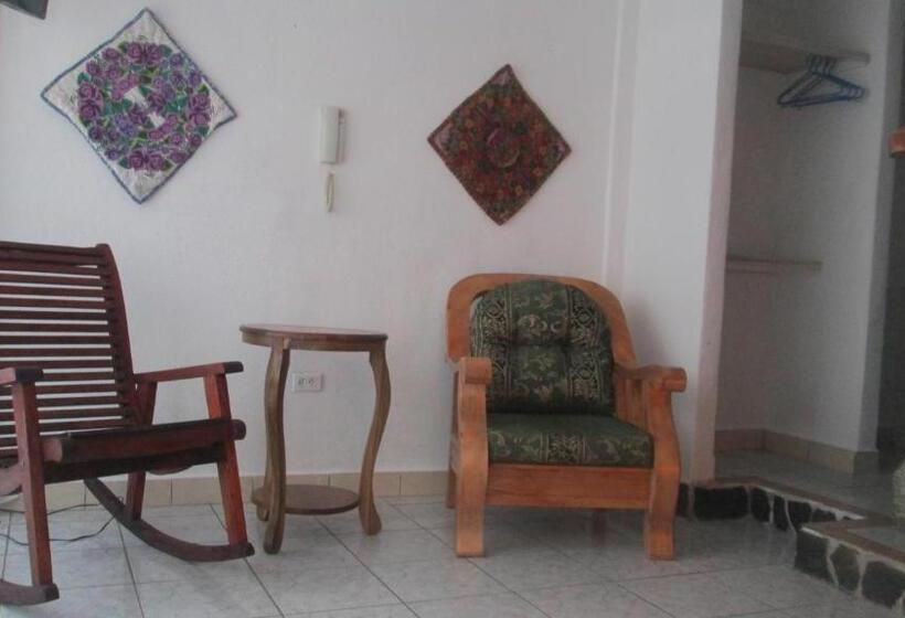 اتاق لوکس با چشم‌انداز دریاچه, Nuestro Sueño