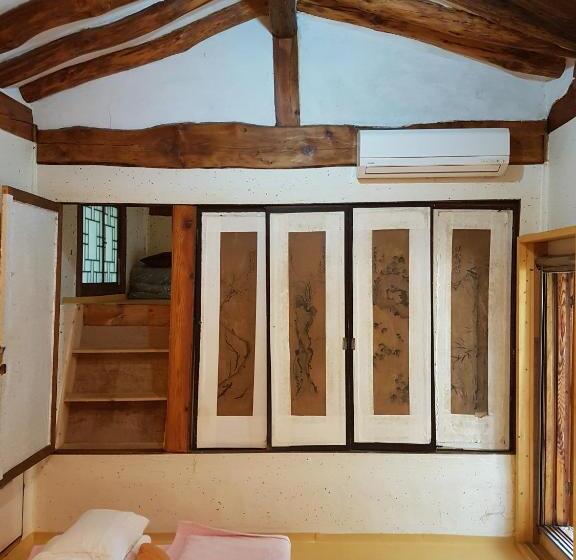 اتاق استاندارد چهار تخته, Gongsimga Hanok Guesthouse