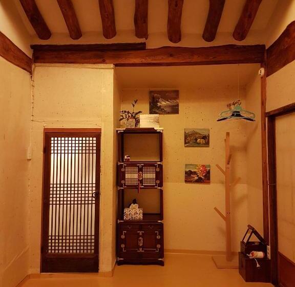 اتاق استاندارد سه نفره, Gongsimga Hanok Guesthouse