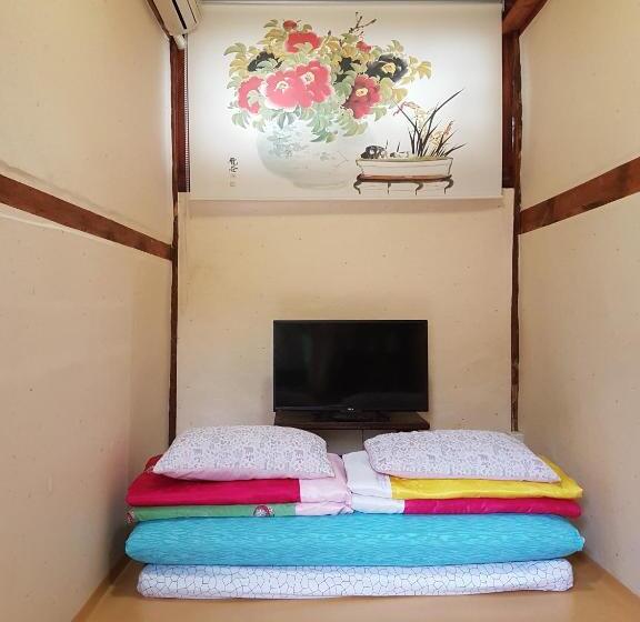 اتاق استاندارد یک نفره, Gongsimga Hanok Guesthouse