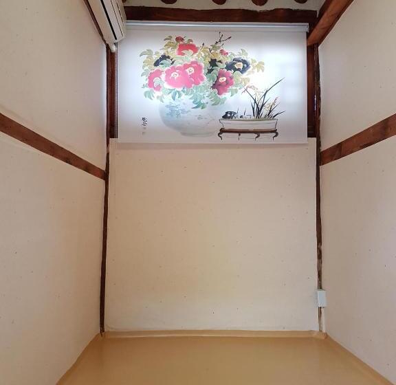 اتاق استاندارد یک نفره, Gongsimga Hanok Guesthouse