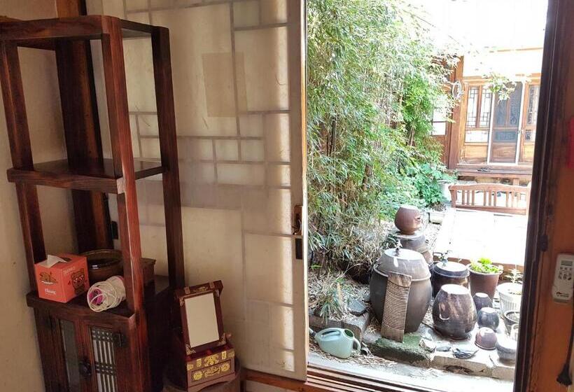 اتاق استاندارد یک نفره, Gongsimga Hanok Guesthouse