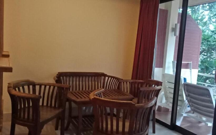 اتاق خانوادگی, Lanta Summer House 1