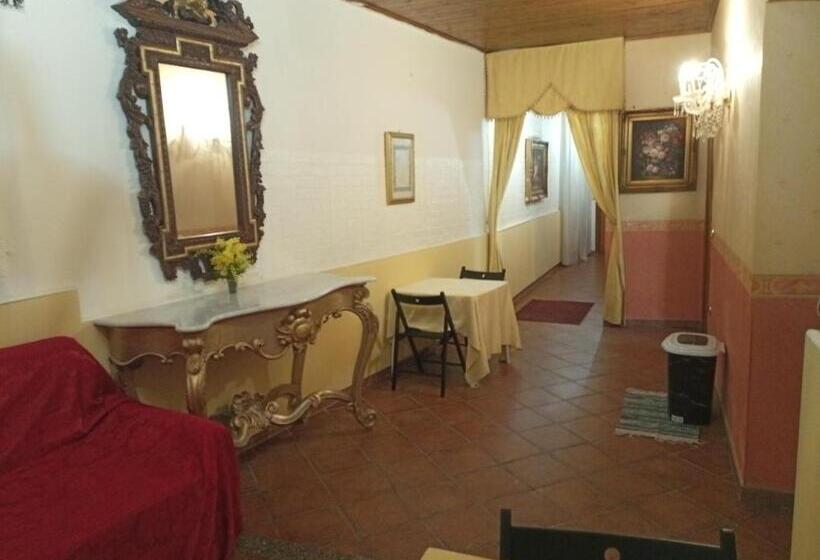 اتاق اکونومی, Baron Sroom
