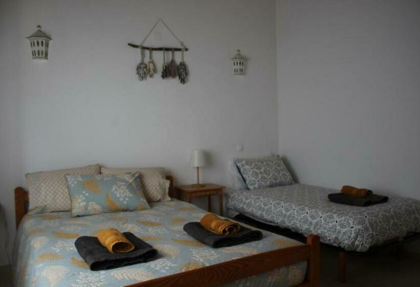 اتاق استاندارد سه تخته با سرویس بهداشتی مشترک, Casa Delbon Guest House