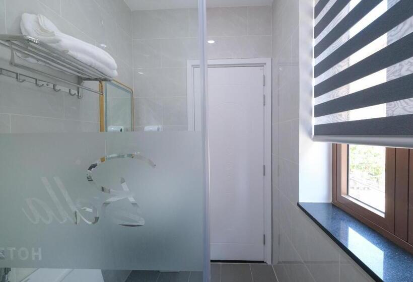 اتاق استاندارد با بالکن, Bella Hotel Phu Quoc  Free Cable Car And Water Park Tickets