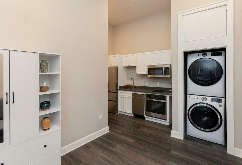 سوییت جونیور با بالکن, Bywater Suite