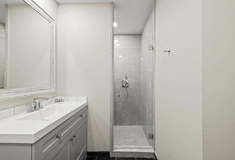 سوییت جونیور با بالکن, Bywater Suite