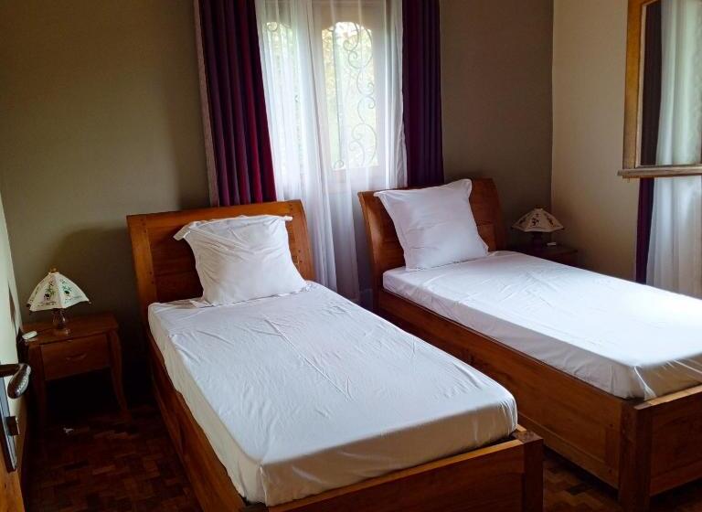 بنگله خانوادگی, Andasibe Sifaka Lodge