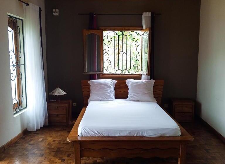 بنگله خانوادگی, Andasibe Sifaka Lodge