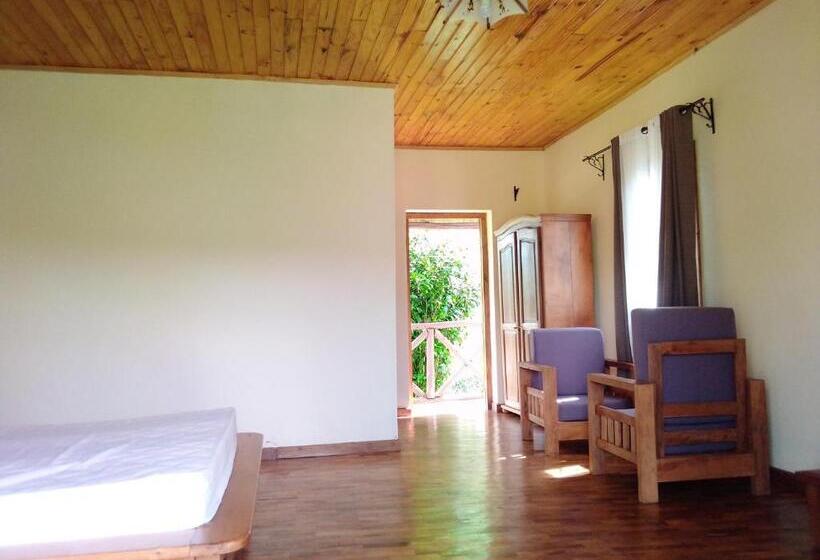 بنگله خانوادگی, Andasibe Sifaka Lodge