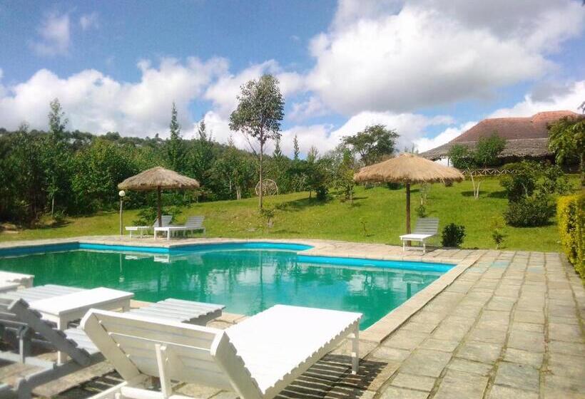 اتاق استاندارد با چشم‌انداز باغ, Andasibe Sifaka Lodge