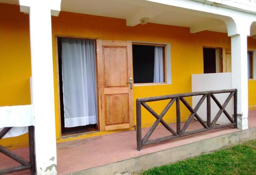 اتاق استاندارد با چشم‌انداز باغ, Andasibe Sifaka Lodge