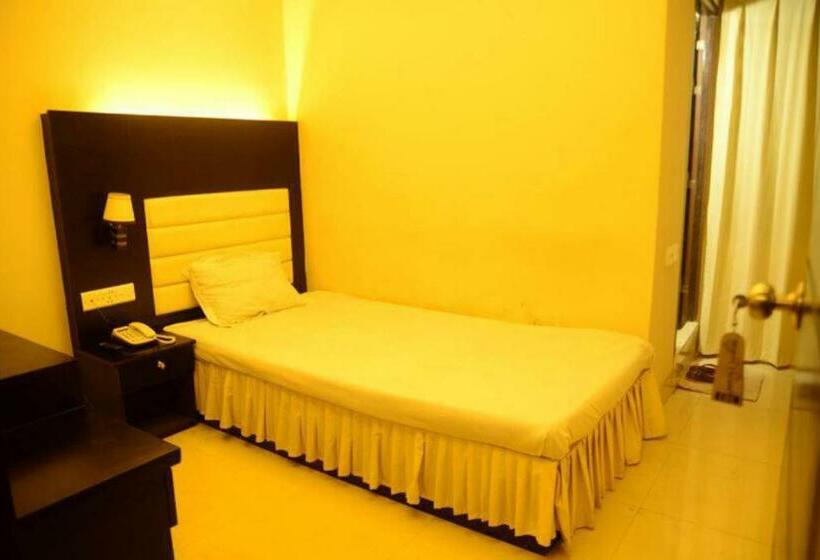 اتاق استاندارد یک نفره, Royal Living Hotel & Suites