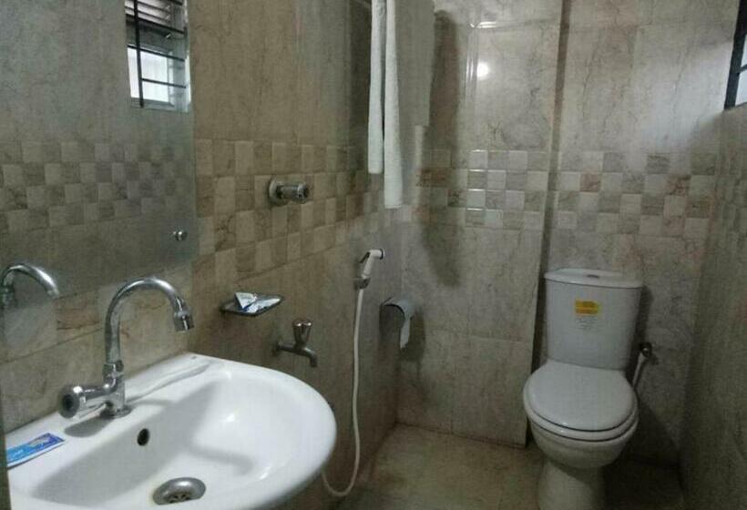 اتاق استاندارد یک نفره, Royal Living Hotel & Suites