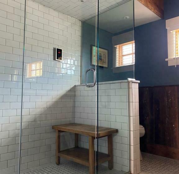 آپارتمان 1 خوابه با بالکن, Magical Post And Beam Loft Downtown Newport!