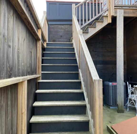 آپارتمان 1 خوابه با بالکن, Magical Post And Beam Loft Downtown Newport!