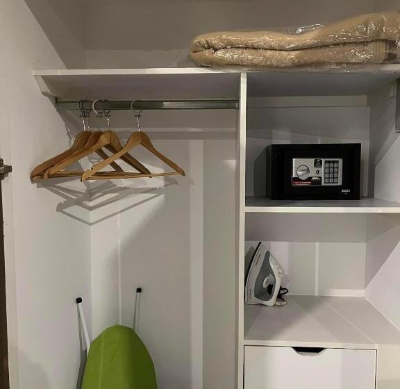 سوییت, Zújmú Business Boutique