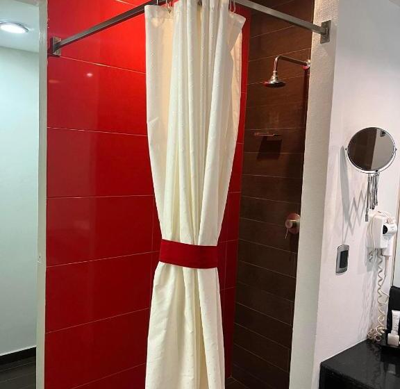 سوئیت با تخت بزرگ, Zújmú Business Boutique